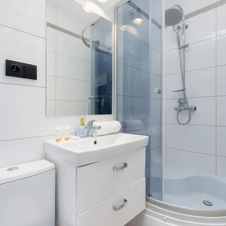 Modern Studio Radomska By Renters Διαμέρισμα *