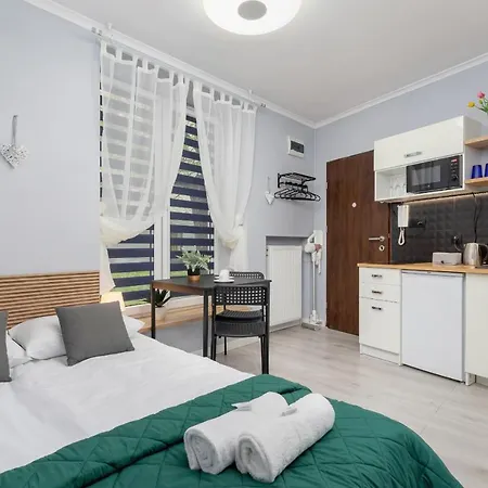 Modern Studio Radomska By Renters Διαμέρισμα *
